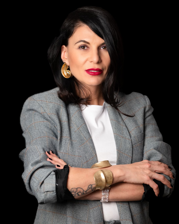 photo Raluca our team